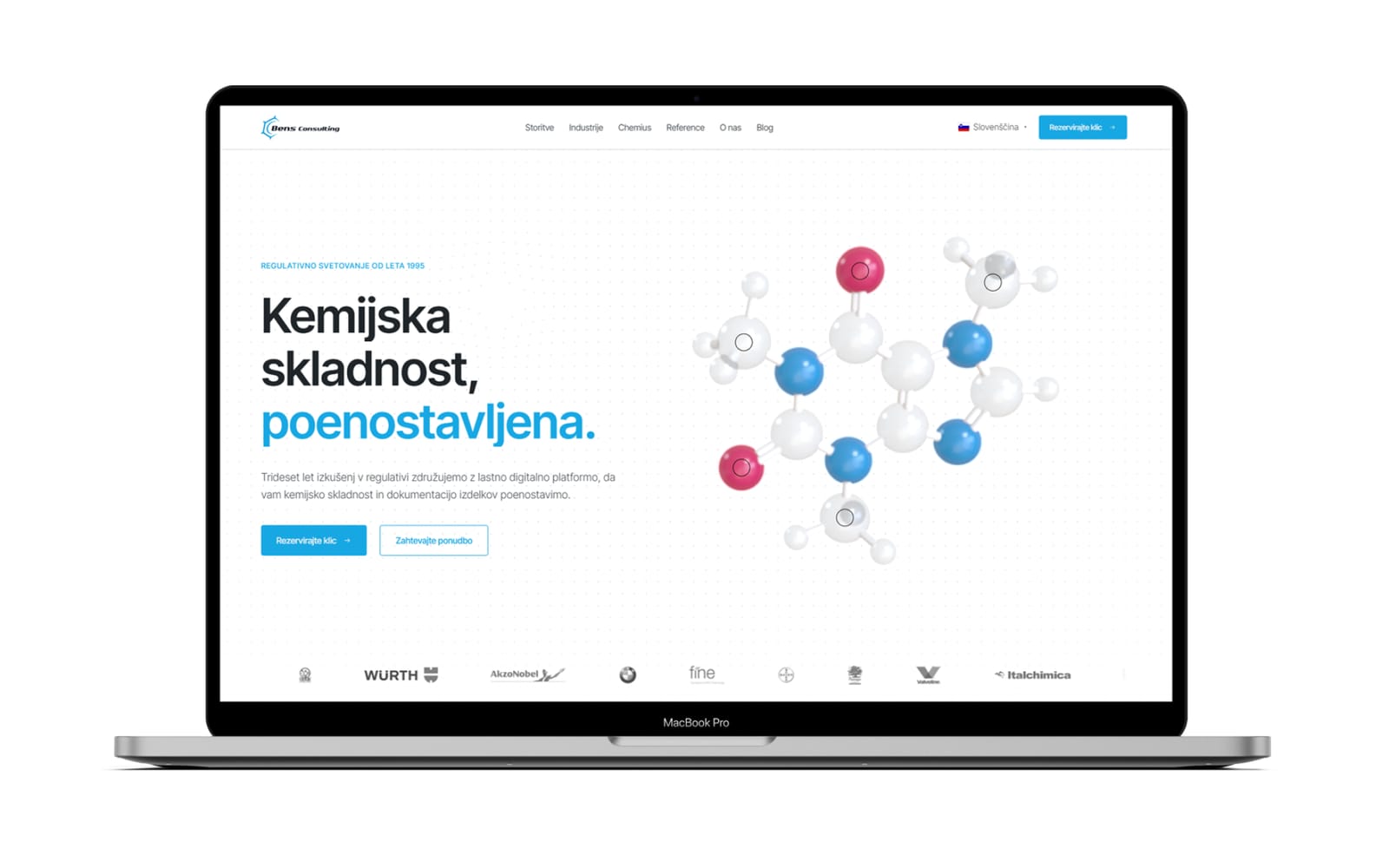 Vstopna stran Bens Consulting na prenosniku: naslov »Kemijska skladnost, poenostavljena« in model molekule